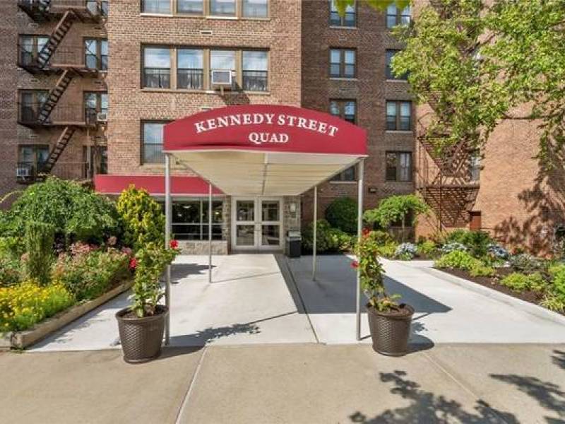 2 Bedroom Coop For Sale Bayside
5,000
Bayside 2 Bedroom Coop For Sale Bayside
5,000
Bayside