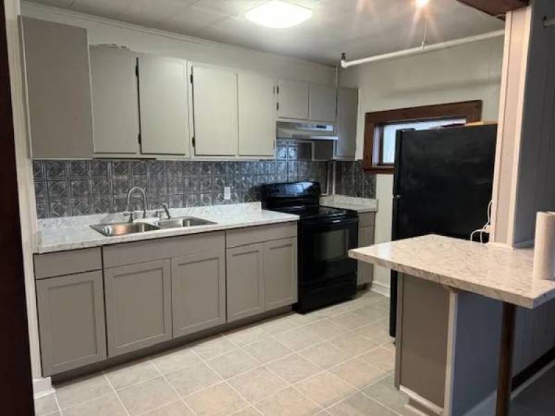 */*-Beautiful 3-Bedroom 2nd Floor Apartment – Must See!
,300 */*-Beautiful 3-Bedroom 2nd Floor Apartment – Must See!
,300