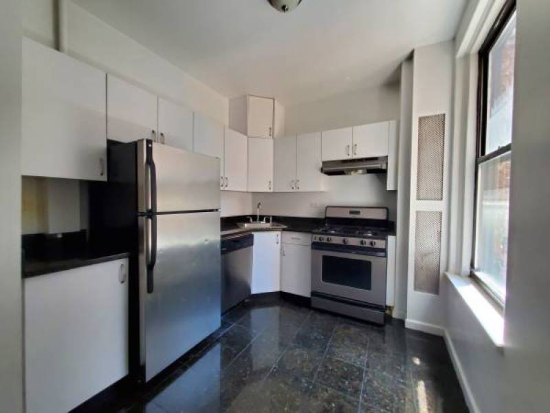 Rent_Stabilized – *Amsterdam/w104th st* – Large One bedroom
,050
Upper West Side Rent_Stabilized – *Amsterdam/w104th st* – Large One bedroom
,050
Upper West Side