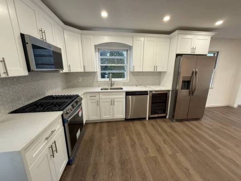 Luxury 3BR/2BA – Hardwood Floors, Chef’s Kitchen
,295
Yonkers, NY Luxury 3BR/2BA – Hardwood Floors, Chef’s Kitchen
,295
Yonkers, NY