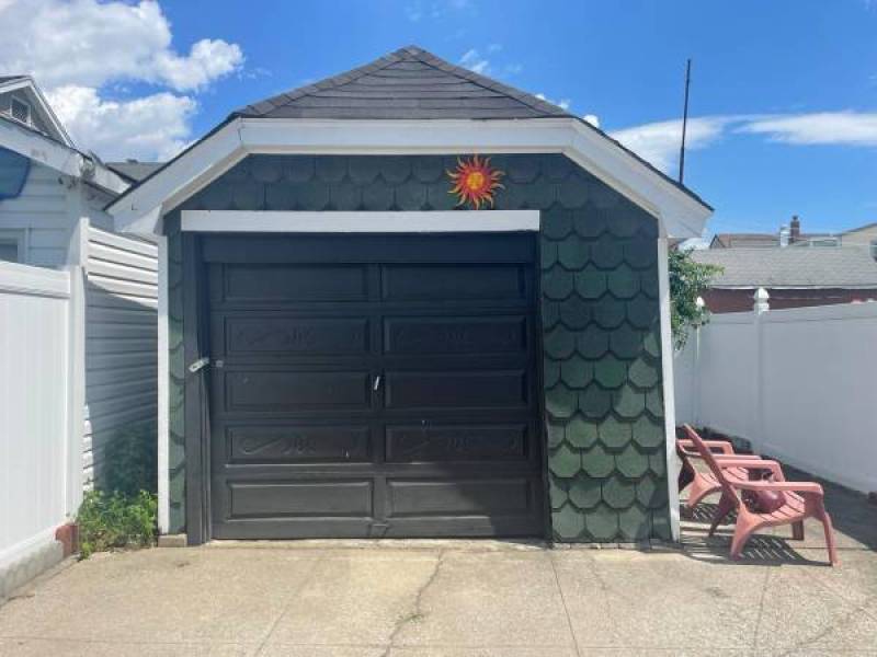Extremely spacious garage for rent
5
Middle Village Extremely spacious garage for rent
5
Middle Village