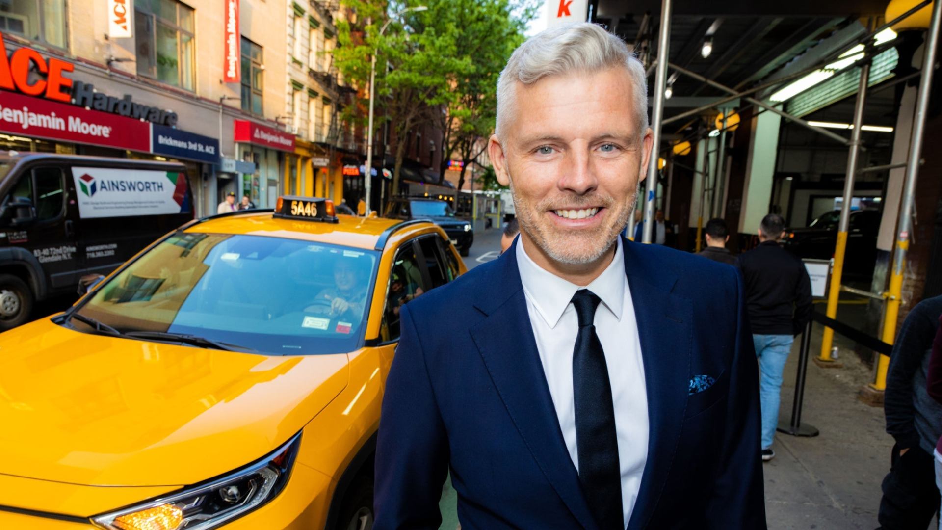 Des Bishop LIVE at Raleigh Improv Des Bishop LIVE at Raleigh Improv