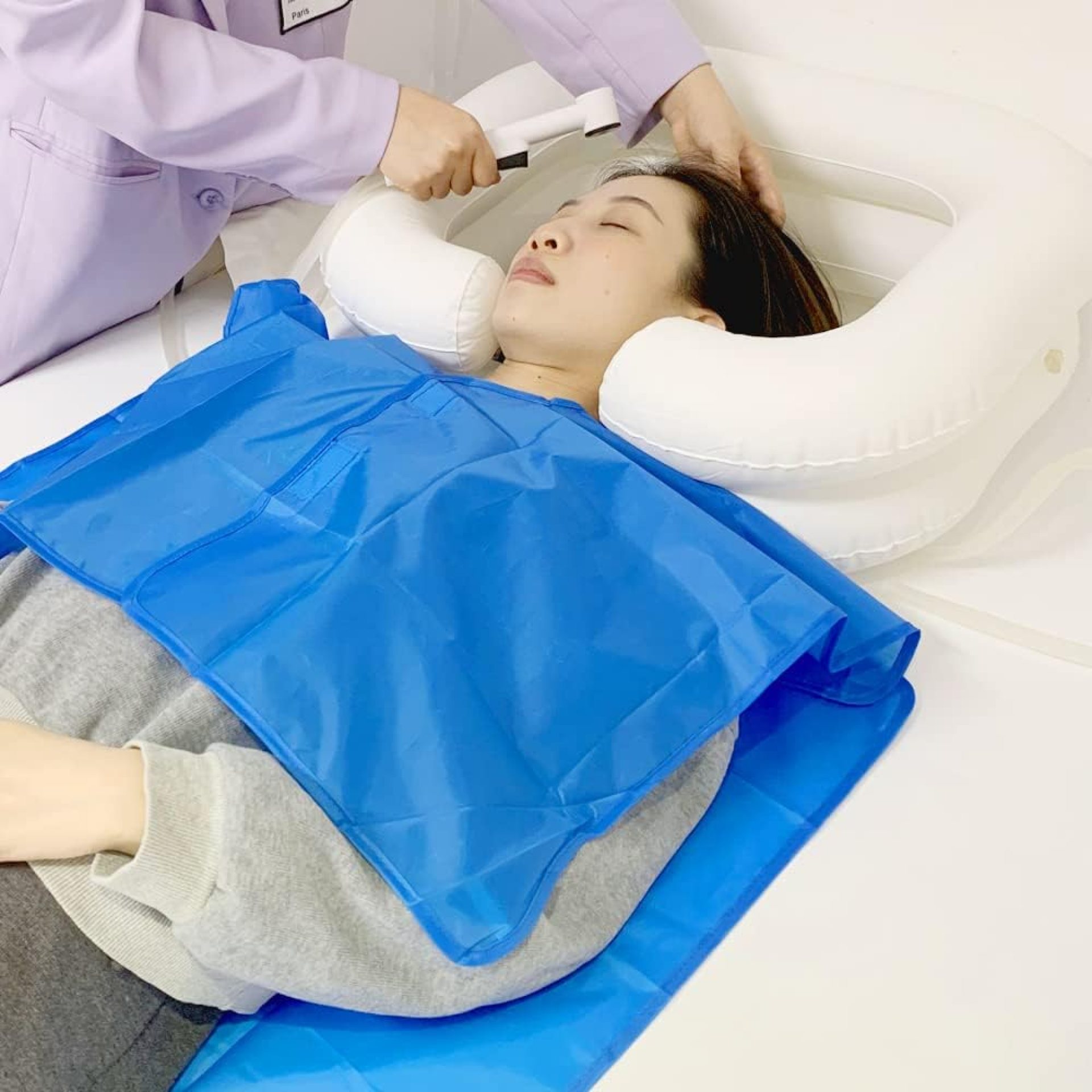 Inflatable Shampoo Basin Set – Portable Bedside Shower System Hair Washing for Disabled Elderly Bed Easy, Bedridden, Pregnancy or Post-Surgical Patient(6 Items Include) Inflatable Shampoo Basin Set – Portable Bedside Shower System Hair Washing for Disabled Elderly Bed Easy, Bedridden, Pregnancy or Post-Surgical Patient(6 Items Include)