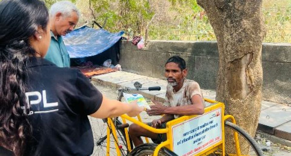 ICCPL Foundation Team Demonstrates Spirit of Service on Akshaya Tritiya, Distributes Chilled Buttermilk to Commuters | The Property Times ICCPL Foundation Team Demonstrates Spirit of Service on Akshaya Tritiya, Distributes Chilled Buttermilk to Commuters | The Property Times