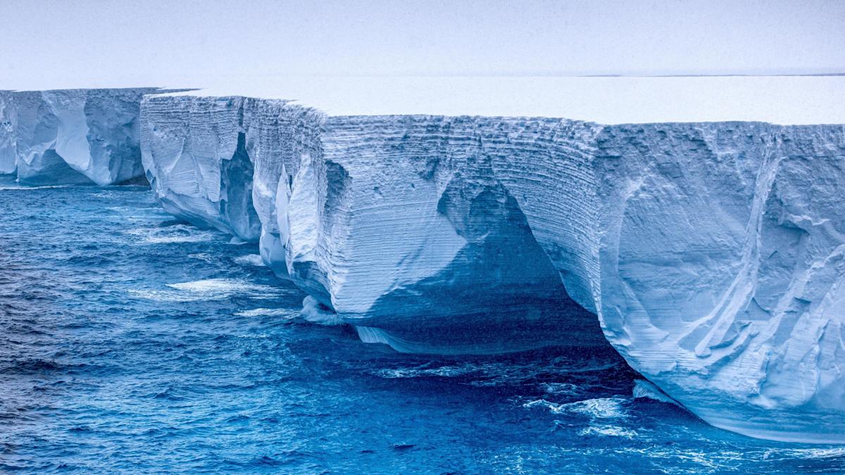 World’s biggest iceberg heads north after escaping vortex World’s biggest iceberg heads north after escaping vortex