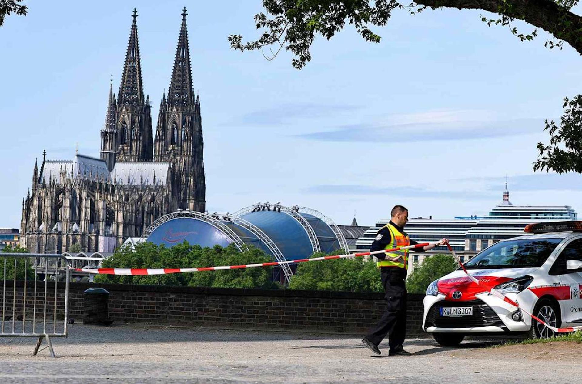 3 Unexploded Bombs from WWII Defused by Officials After Over 20,000 Ordered to Evacuate City 3 Unexploded Bombs from WWII Defused by Officials After Over 20,000 Ordered to Evacuate City