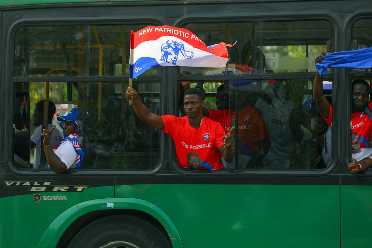 Ghanaians go to the polls with the backdrop of the worst economic crisis in a generation Ghanaians go to the polls with the backdrop of the worst economic crisis in a generation
