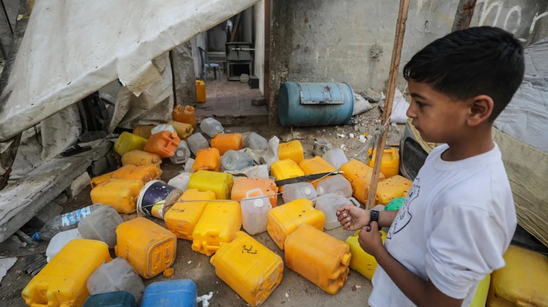 Gaza father’s outrage after Israeli strike kills son ‘searching for sip’ at water point Gaza father’s outrage after Israeli strike kills son ‘searching for sip’ at water point