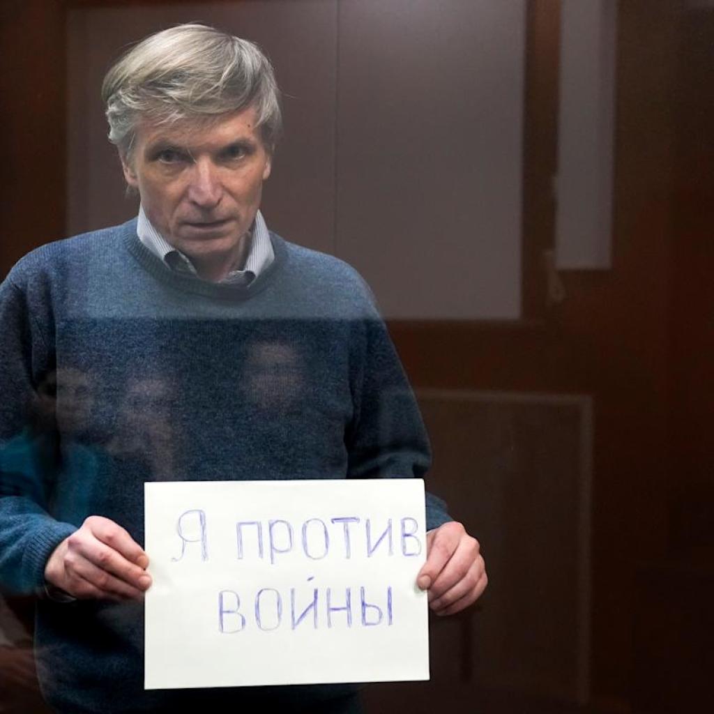 Imprisoned Kremlin critic stands a second trial for opposing Ukraine war Imprisoned Kremlin critic stands a second trial for opposing Ukraine war