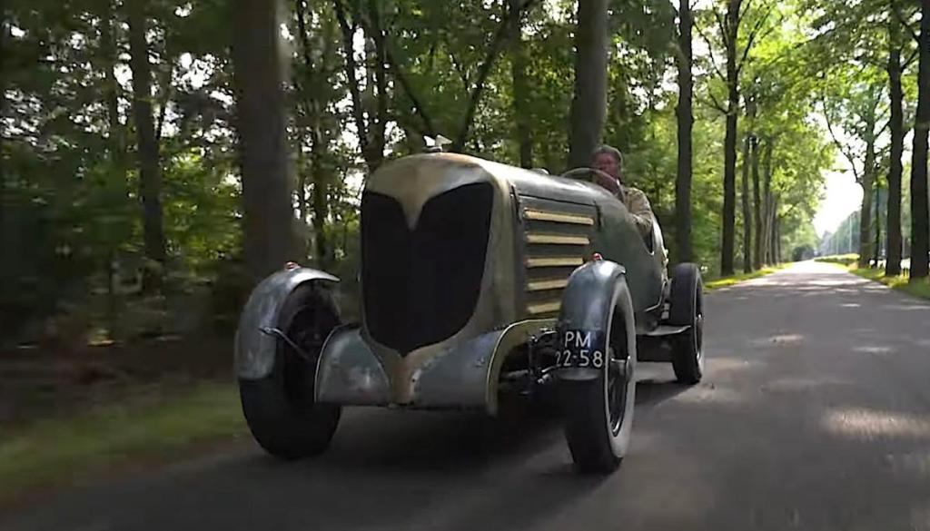 Man Builds 1930s Style Race Car Man Builds 1930s Style Race Car