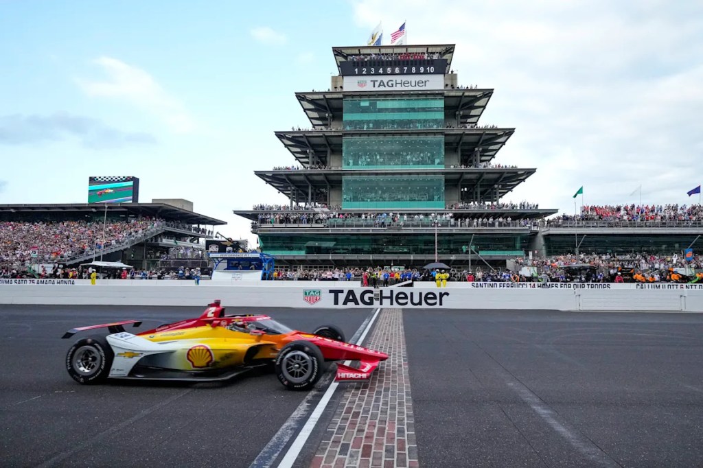 Indy 500 announces first grandstand sellout since 2016 with 350,000 expected for the race on Sunday Indy 500 announces first grandstand sellout since 2016 with 350,000 expected for the race on Sunday
