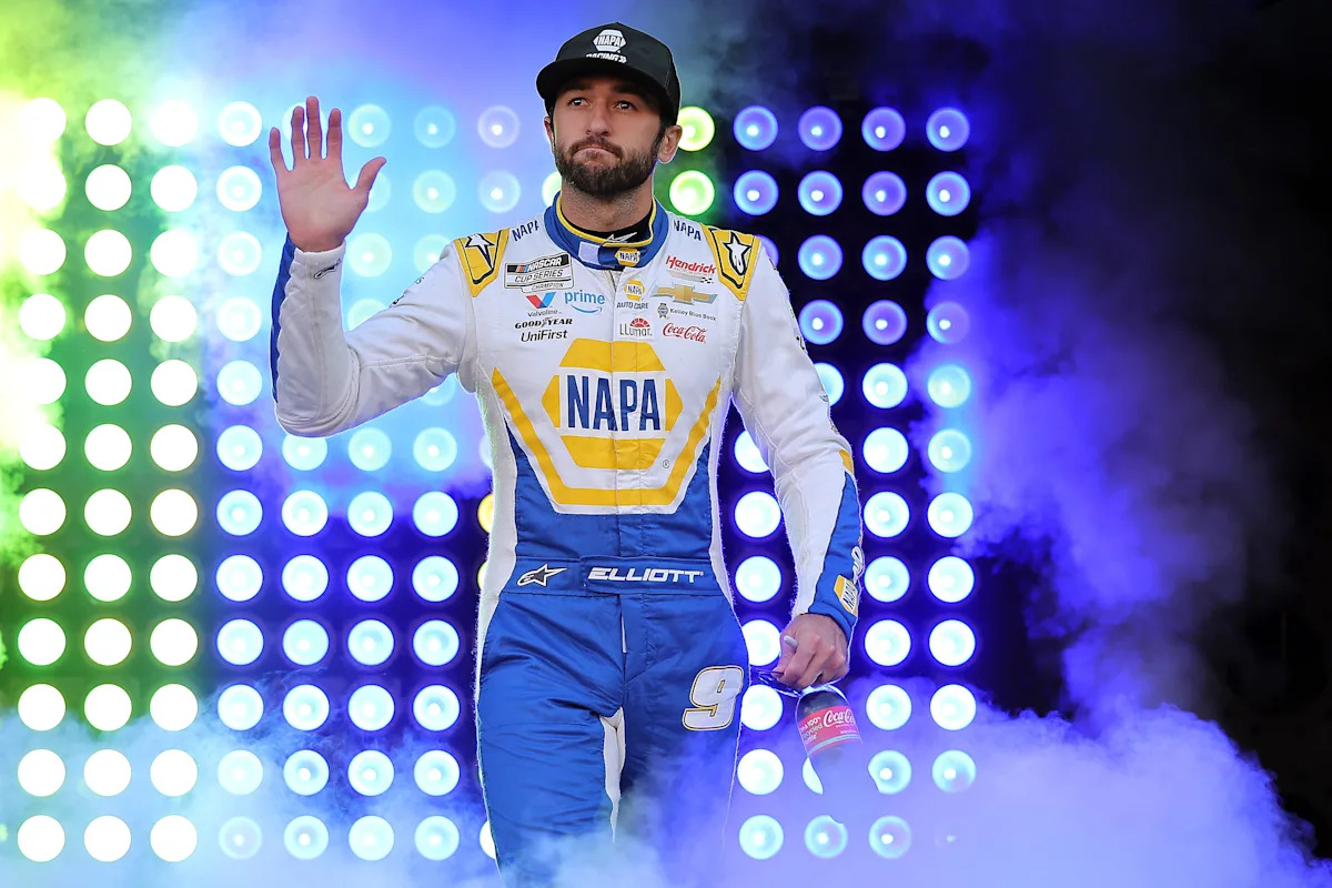 Chase Elliott crashes at Bristol, putting NASCAR playoff hopes in doubt Chase Elliott crashes at Bristol, putting NASCAR playoff hopes in doubt