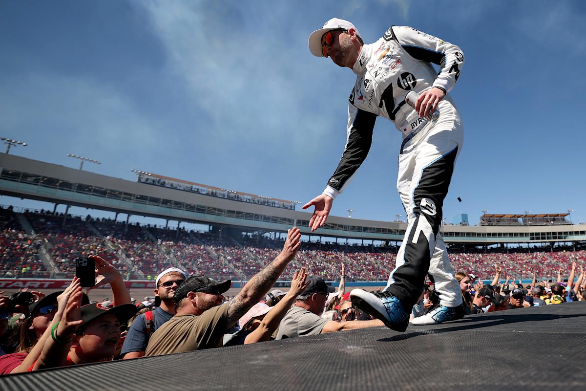 NASCAR Cup Series race at Phoenix: Live updates, highlights, live leaderboard of Shriners Children’s 500 NASCAR Cup Series race at Phoenix: Live updates, highlights, live leaderboard of Shriners Children’s 500