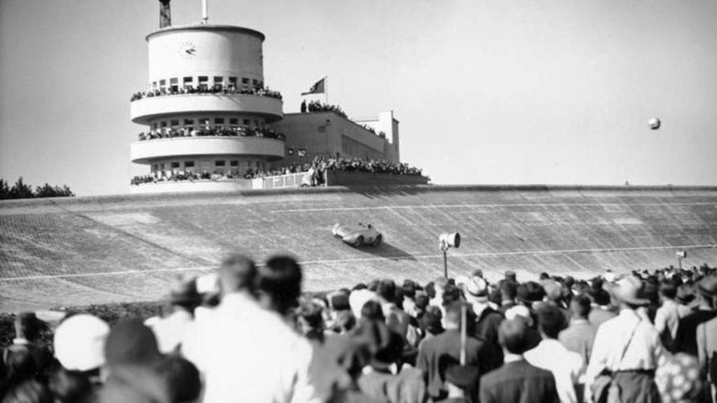 Germany’s Weirdest Race Track Was Just Two 6-Mile Straights Connected By Ridiculous Banking Germany’s Weirdest Race Track Was Just Two 6-Mile Straights Connected By Ridiculous Banking