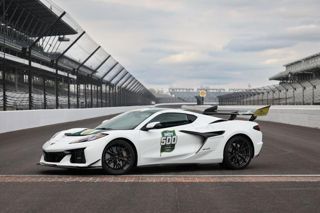 2025 Chevrolet Corvette ZR1 unveiled as 109th Indianapolis 500 pace car 2025 Chevrolet Corvette ZR1 unveiled as 109th Indianapolis 500 pace car