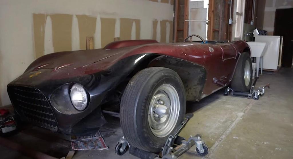 Unknown Racing Roadster Is A Mystery For The Internet Unknown Racing Roadster Is A Mystery For The Internet