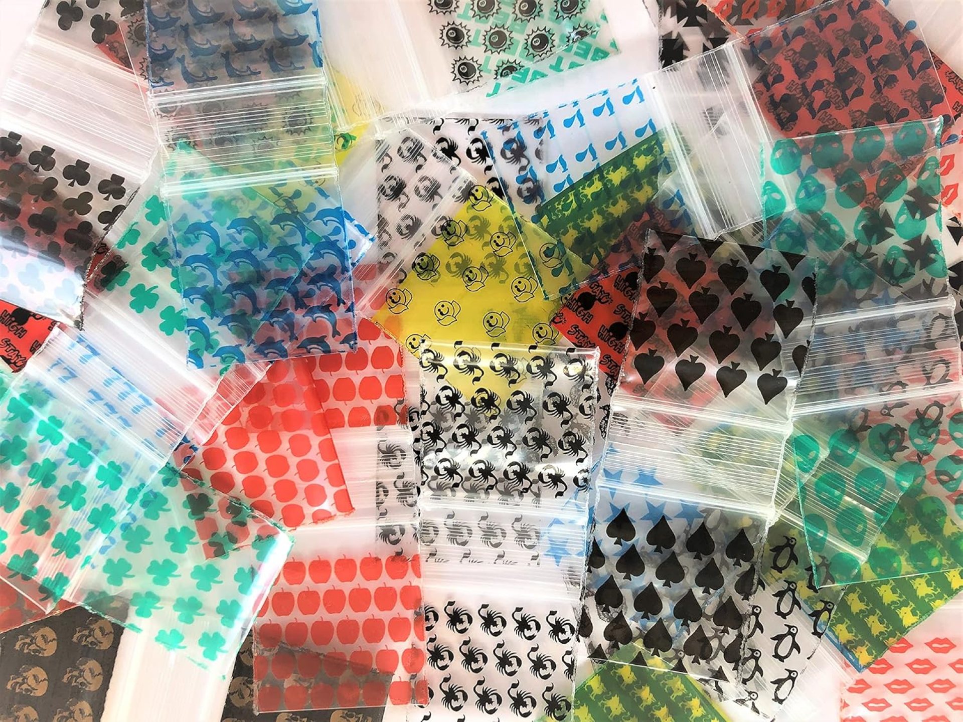 1515 Original Apple Brand Zip Top Baggies Mix 26 Designs 104 bags 1.5 x 1.5, Clear 1515 Original Apple Brand Zip Top Baggies Mix 26 Designs 104 bags 1.5 x 1.5, Clear