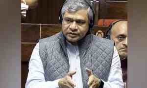 Railway minister announces launch of Kavach 5.0 for Mumbai’s suburban trains Railway minister announces launch of Kavach 5.0 for Mumbai’s suburban trains