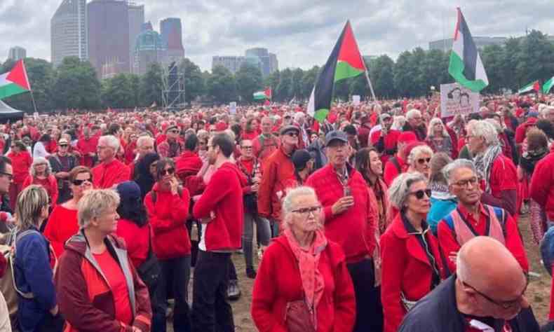 Huge crowd piles pressure on Dutch govt to seek end to Israel’s campaign in Gaza Huge crowd piles pressure on Dutch govt to seek end to Israel’s campaign in Gaza