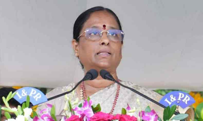 Ministers take money to clear files, not me, claims Konda Surekha; kicks up row Ministers take money to clear files, not me, claims Konda Surekha; kicks up row