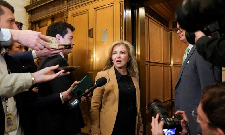 US senators reintroduce bill to open Apple and Google’s app stores US senators reintroduce bill to open Apple and Google’s app stores