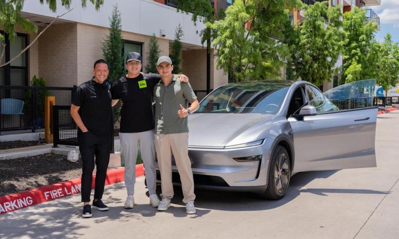 Tesla shows off its first fully autonomous delivery to convince us its self-driving cars work well Tesla shows off its first fully autonomous delivery to convince us its self-driving cars work well
