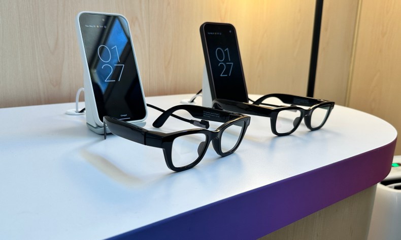 Google XR glasses hands-on: Lightweight but with a limited field of view Google XR glasses hands-on: Lightweight but with a limited field of view