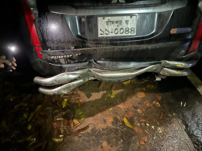 লোহাগাড়ায় দুর্ঘটনায় সরকারি পাজেরো, যাচ্ছিল প্রধান উপদেষ্টার অনুষ্ঠানে | একুশে পত্রিকা লোহাগাড়ায় দুর্ঘটনায় সরকারি পাজেরো, যাচ্ছিল প্রধান উপদেষ্টার অনুষ্ঠানে | একুশে পত্রিকা