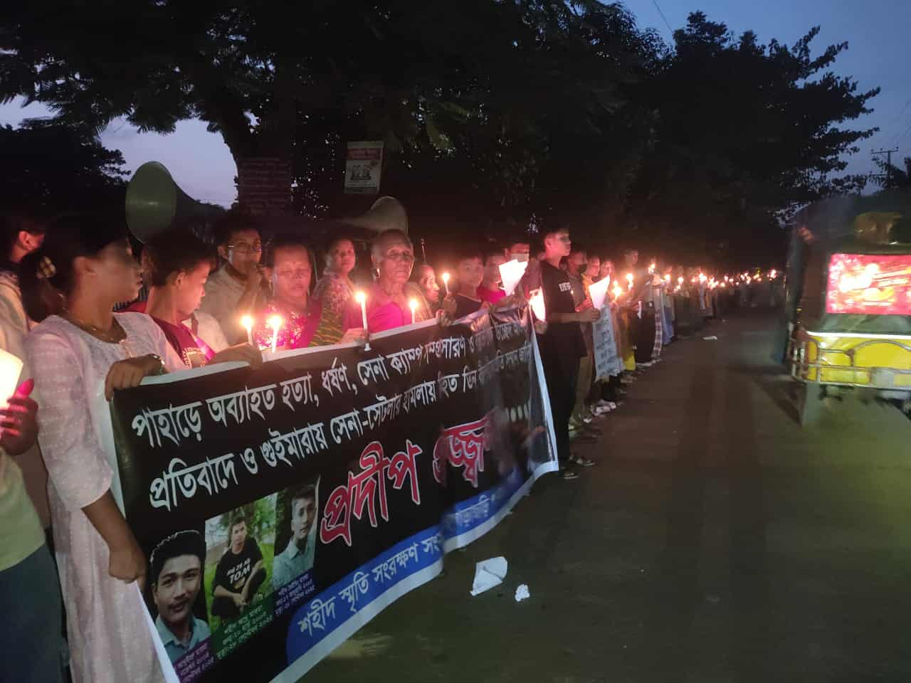 গুইমারার তিন শহীদের স্মরণে খাগড়াছড়িতে প্রদীপ প্রজ্বলন, নতুন কর্মসূচি ঘোষণা গুইমারার তিন শহীদের স্মরণে খাগড়াছড়িতে প্রদীপ প্রজ্বলন, নতুন কর্মসূচি ঘোষণা