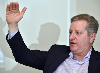Steve Eisman: AI and infrastructure are driving the U.S. economy to new heights, outpacing Fed rate hikes
