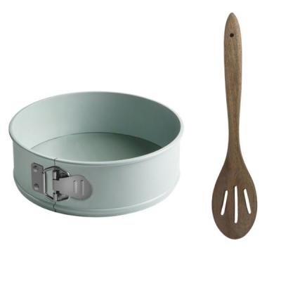 Jamie Oliver – Round Cake Tin – 23cm Springform and Acacia Slotted Wood Spoon Jamie Oliver – Round Cake Tin – 23cm Springform and Acacia Slotted Wood Spoon