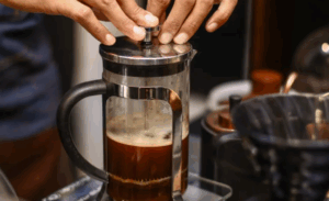 아이스 커피와 콜드브루의 차이점 아이스 커피와 콜드브루의 차이점