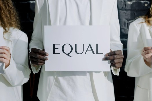 성별을 넘어 모두가 존중받는 평등한 사회를 향하여 성별을 넘어 모두가 존중받는 평등한 사회를 향하여
