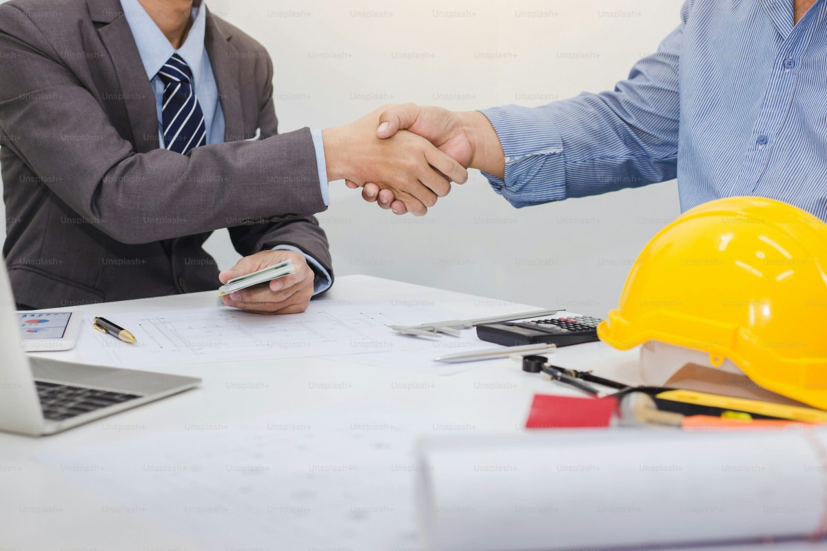 7 Mistakes Business Owners Make When Choosing Commercial Contractors 7 Mistakes Business Owners Make When Choosing Commercial Contractors