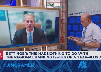Charles Schwab CEO Walt Bettinger sits down with Jim Cramer Charles Schwab CEO Walt Bettinger sits down with Jim Cramer