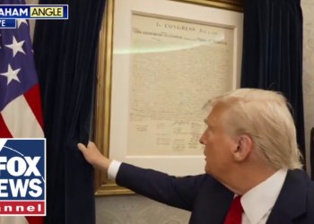 Trump hangs Declaration of Independence in Oval Office: ‘Never been up’ before Trump hangs Declaration of Independence in Oval Office: ‘Never been up’ before