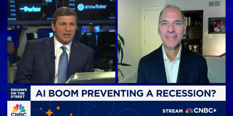 Moody’s Analytics’ Mark Zandi: Biggest risk to economy is correction in stocks focused on AI Moody’s Analytics’ Mark Zandi: Biggest risk to economy is correction in stocks focused on AI