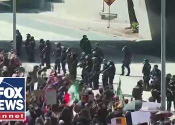 California Highway Patrol attempts to disperse anti-ICE protesters from major freeway California Highway Patrol attempts to disperse anti-ICE protesters from major freeway
