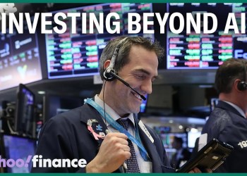 Investors should diversify out of AI stocks: Strategist Investors should diversify out of AI stocks: Strategist