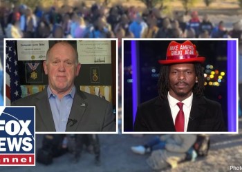 Chicago resident says city ‘needs’ Tom Homan: ‘This place sucks right now!’ Chicago resident says city ‘needs’ Tom Homan: ‘This place sucks right now!’