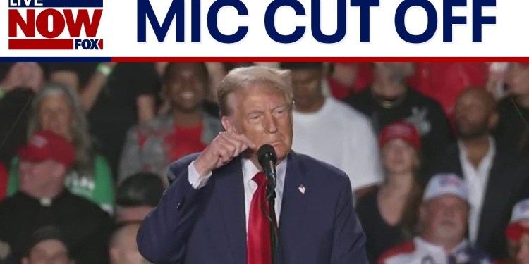 Donald Trump’s microphone stops working at rally in Detroit | LiveNOW from FOX Donald Trump’s microphone stops working at rally in Detroit | LiveNOW from FOX
