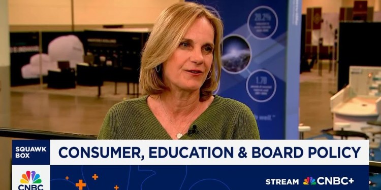 Berkshire Hathaway’s Sue Decker: The consumer is losing confidence Berkshire Hathaway’s Sue Decker: The consumer is losing confidence