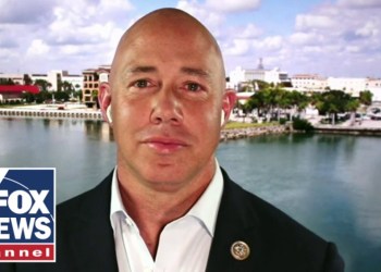 Military vet sends powerful message to flag-burning pro-Hamas protesters Military vet sends powerful message to flag-burning pro-Hamas protesters