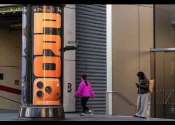 Apple Sales Trounce Estimates After iPhone Fuels Record Quarter Apple Sales Trounce Estimates After iPhone Fuels Record Quarter