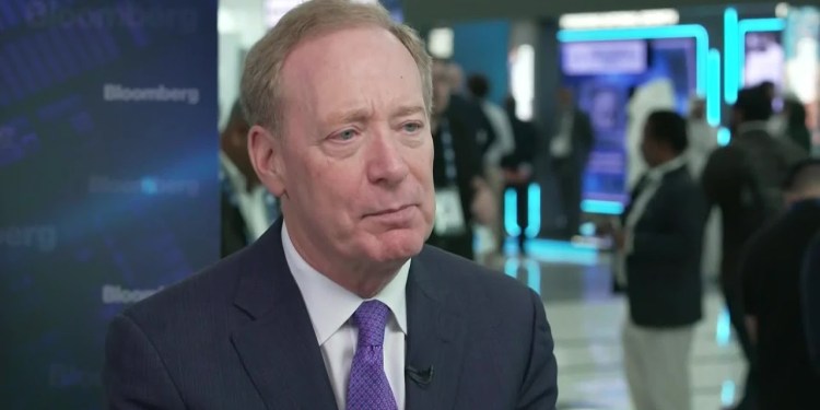 Microsoft to Invest in Data Centers, Chips in UAE Microsoft to Invest in Data Centers, Chips in UAE