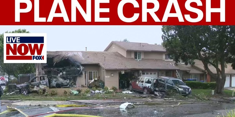 BREAKING: Small plane crashes in San Diego, homes catch on fire BREAKING: Small plane crashes in San Diego, homes catch on fire