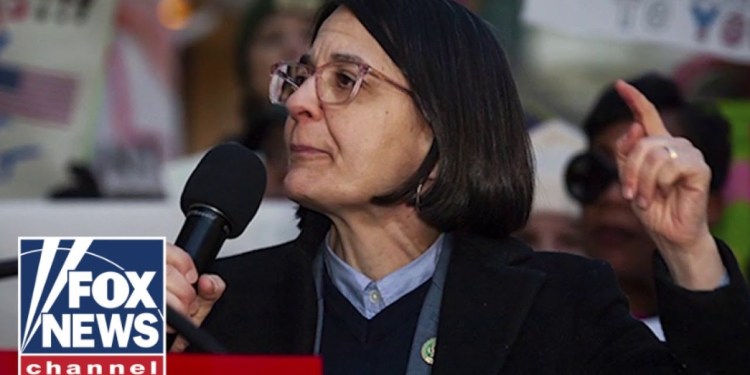 ‘WIPE OUR A–‘: Dem mocked over crude comment on migrants ‘WIPE OUR A–‘: Dem mocked over crude comment on migrants