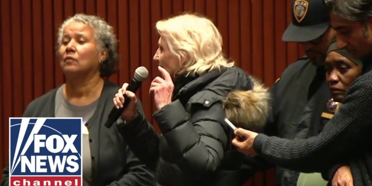 ‘TERRIBLE MISTAKE’: Bronx residents protest NYC reopening migrant shelter ‘TERRIBLE MISTAKE’: Bronx residents protest NYC reopening migrant shelter