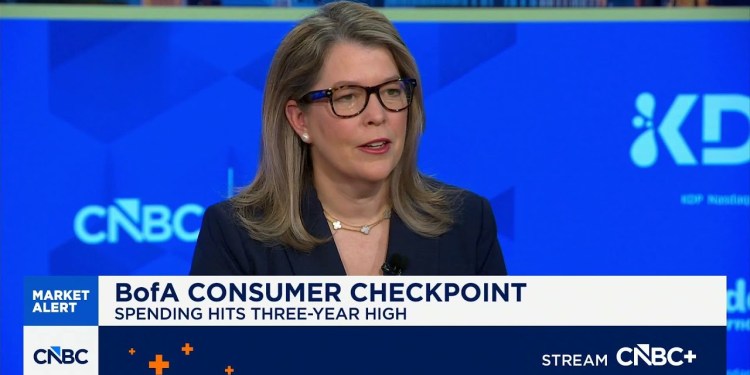 Starting to see signs of middle- and lower-income consumers getting squeezed: Liz Everett Krisberg Starting to see signs of middle- and lower-income consumers getting squeezed: Liz Everett Krisberg