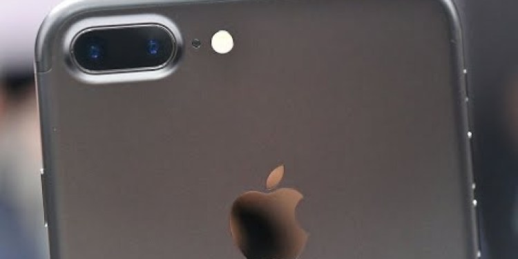 Apple Shares Attractive After Sales Beat: Neuberger’s Flax Apple Shares Attractive After Sales Beat: Neuberger’s Flax